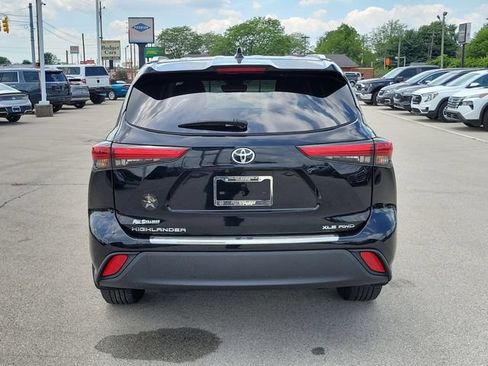 Used 2023 Toyota Highlander XLE AWD/4WD image 5