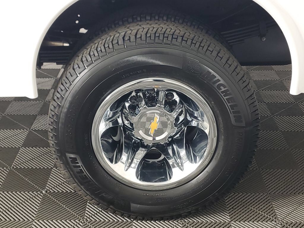 New 2026 Chevrolet Silverado 3500 LT w/ Convenience Package RWD image 16