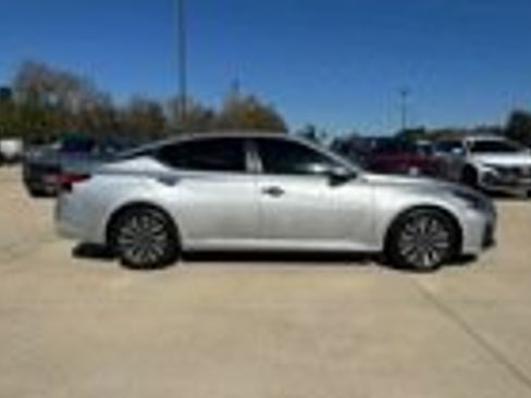 Used 2023 Nissan Altima 2.5 SV image 5
