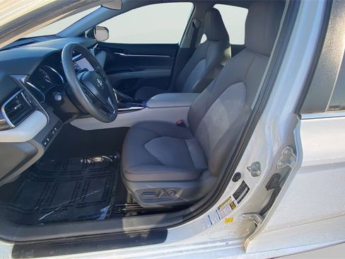 Used 2020 Toyota Camry LE image 30