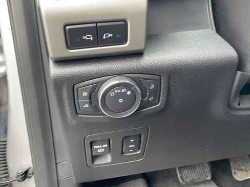 Used 2019 Ford F150 Lariat w/ Equipment Group 502A Luxury AWD/4WD image 21