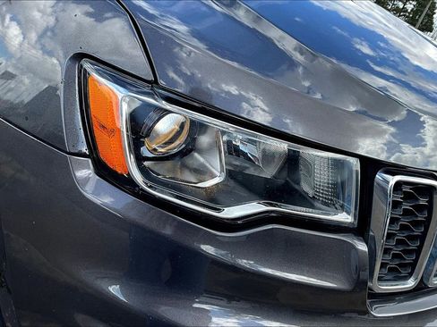 Used 2020 Jeep Grand Cherokee Laredo image 31