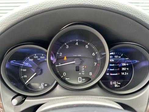 Used 2026 Porsche Macan AWD/4WD image 23