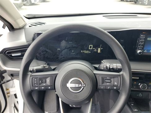Used 2025 Nissan Kicks S image 15