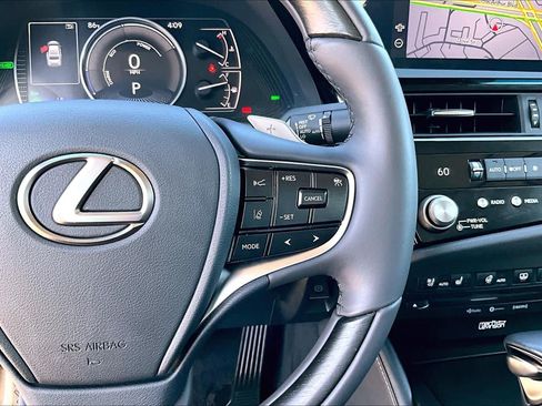 Certified 2022 Lexus ES 300h w/ Accessory Package FWD image 23