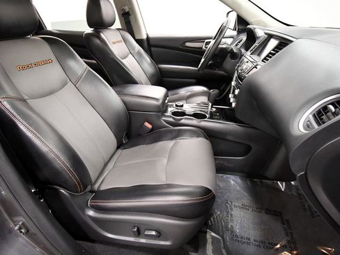 Used 2020 Nissan Pathfinder SL image 19