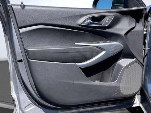 Used 2025 Chevrolet Trax LS FWD image 23