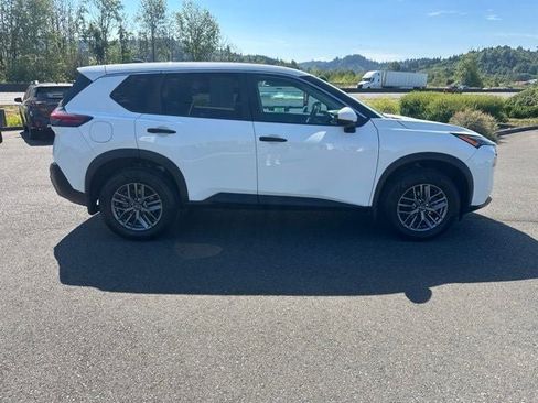 Used 2022 Nissan Rogue S AWD/4WD image 9