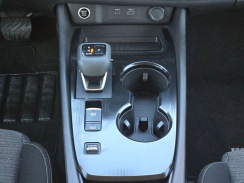 Used 2023 Nissan Rogue SV image 19