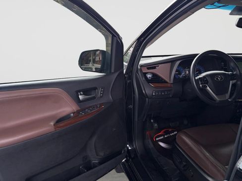 Used 2017 Toyota Sienna XLE Premium AWD/4WD image 11