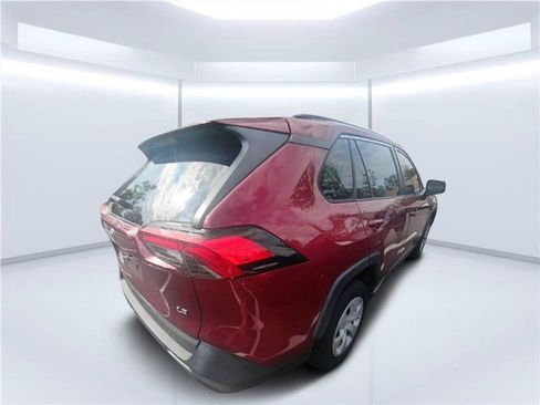 Used 2020 Toyota RAV4 LE FWD image 2