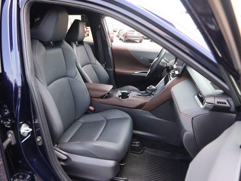 Certified 2023 Toyota Venza XLE AWD/4WD image 28