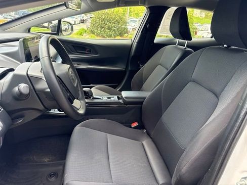 Used 2025 Toyota Prius LE FWD image 26