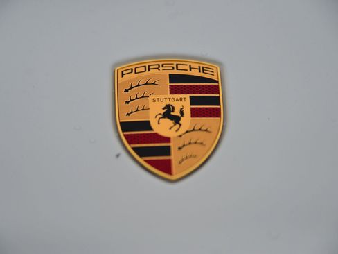 Used 2025 Porsche Taycan image 17