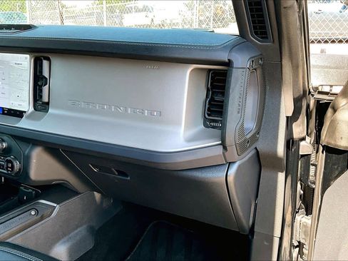 Used 2025 Ford Bronco Outer Banks AWD/4WD image 19