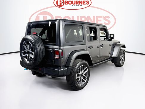 Used 2024 Jeep Wrangler Unlimited w/ Convenience Group AWD/4WD image 9