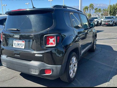 Used 2018 Jeep Renegade Latitude w/ UConnect 8.4 Nav Group image 2