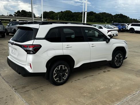Used 2026 Subaru Forester Premium AWD/4WD image 13