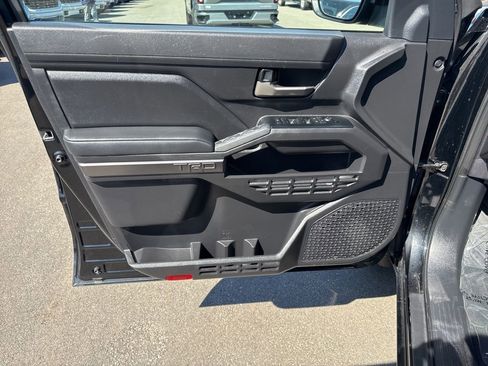 Used 2025 Toyota Tacoma TRD Sport AWD/4WD image 26
