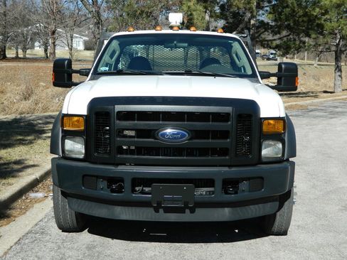 Used 2009 Ford F550 2WD Regular Cab Super Duty image 2