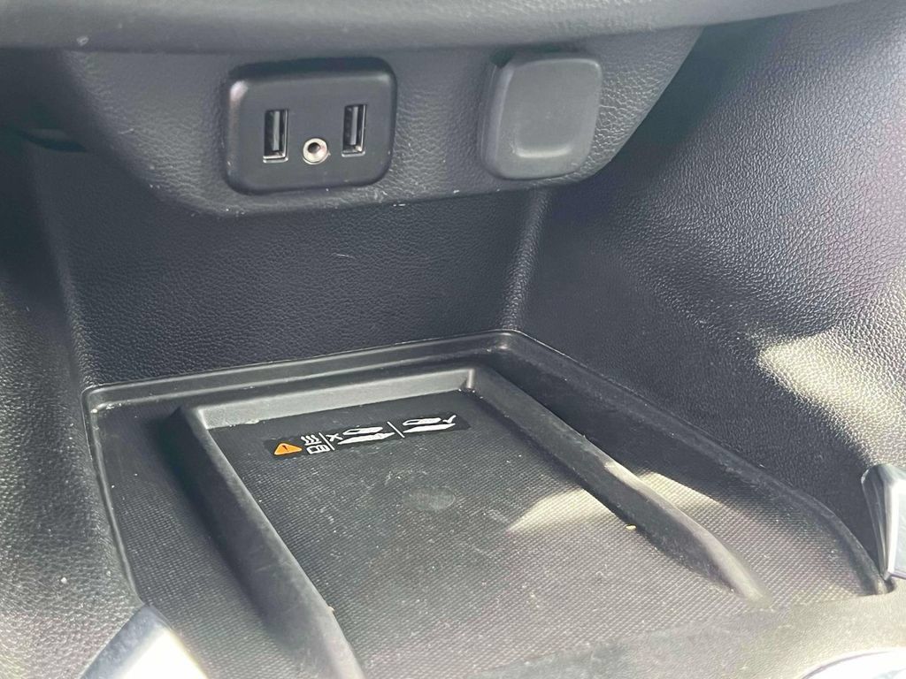 Used 2023 Chevrolet Traverse LT AWD/4WD image 32
