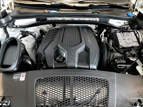 Used 2026 Porsche Macan AWD/4WD image 24