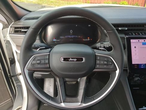 Used 2025 Jeep Grand Cherokee L Limited AWD/4WD image 21