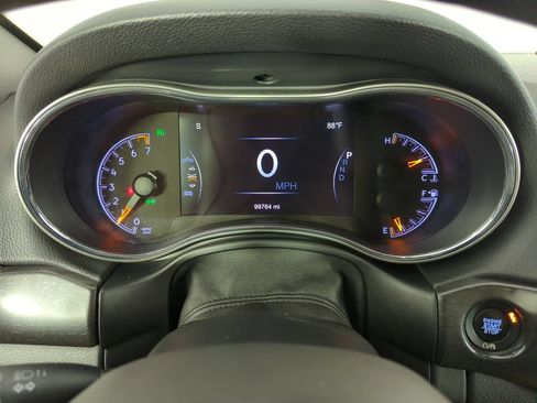 Used 2018 Jeep Grand Cherokee Altitude RWD image 36