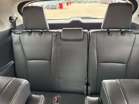 Used 2023 Toyota Highlander XLE AWD/4WD image 14
