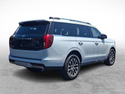 Used 2025 Ford Expedition Platinum AWD/4WD image 6
