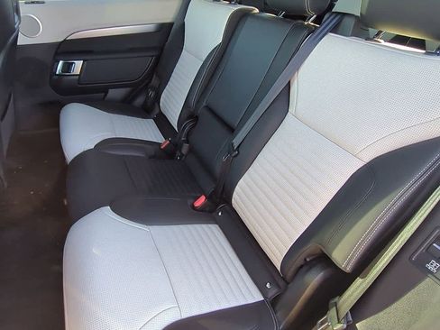 Used 2023 Land Rover Discovery S R-Dynamic image 18