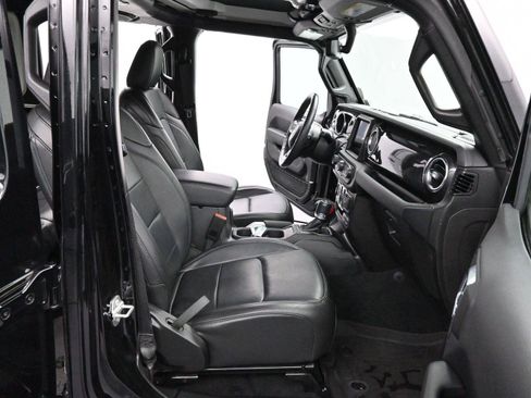 Used 2022 Jeep Wrangler Unlimited Sahara image 28