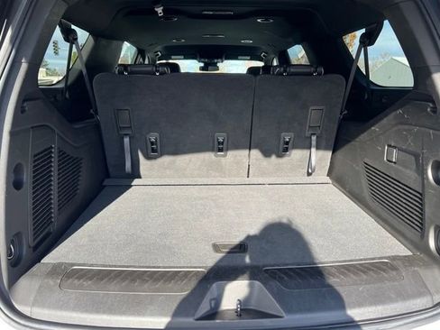 Used 2023 GMC Yukon XL SLT image 21