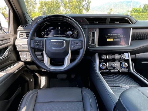 Used 2024 GMC Yukon Denali w/ Advanced Technology Package image 7