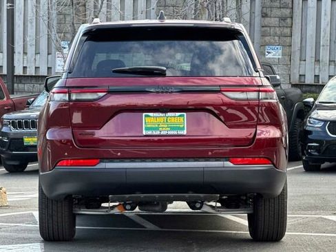 New 2026 Jeep Grand Cherokee Altitude image 5