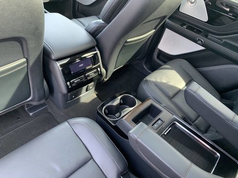 Used 2025 Lincoln Aviator Reserve w/ Luxury Package AWD/4WD image 22