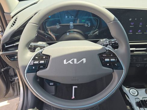 New 2026 Kia Niro EX FWD image 31