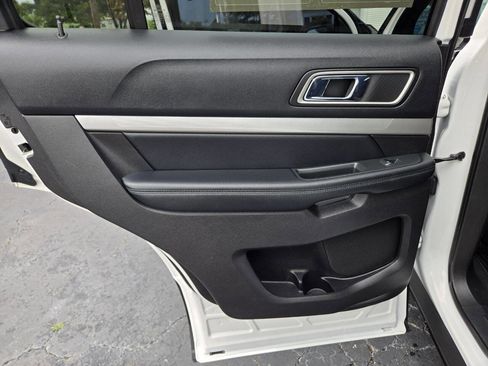 Used 2017 Ford Explorer XLT w/ Equipment Group 202A FWD image 37