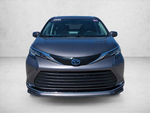 Used 2021 Toyota Sienna XLE FWD image 2