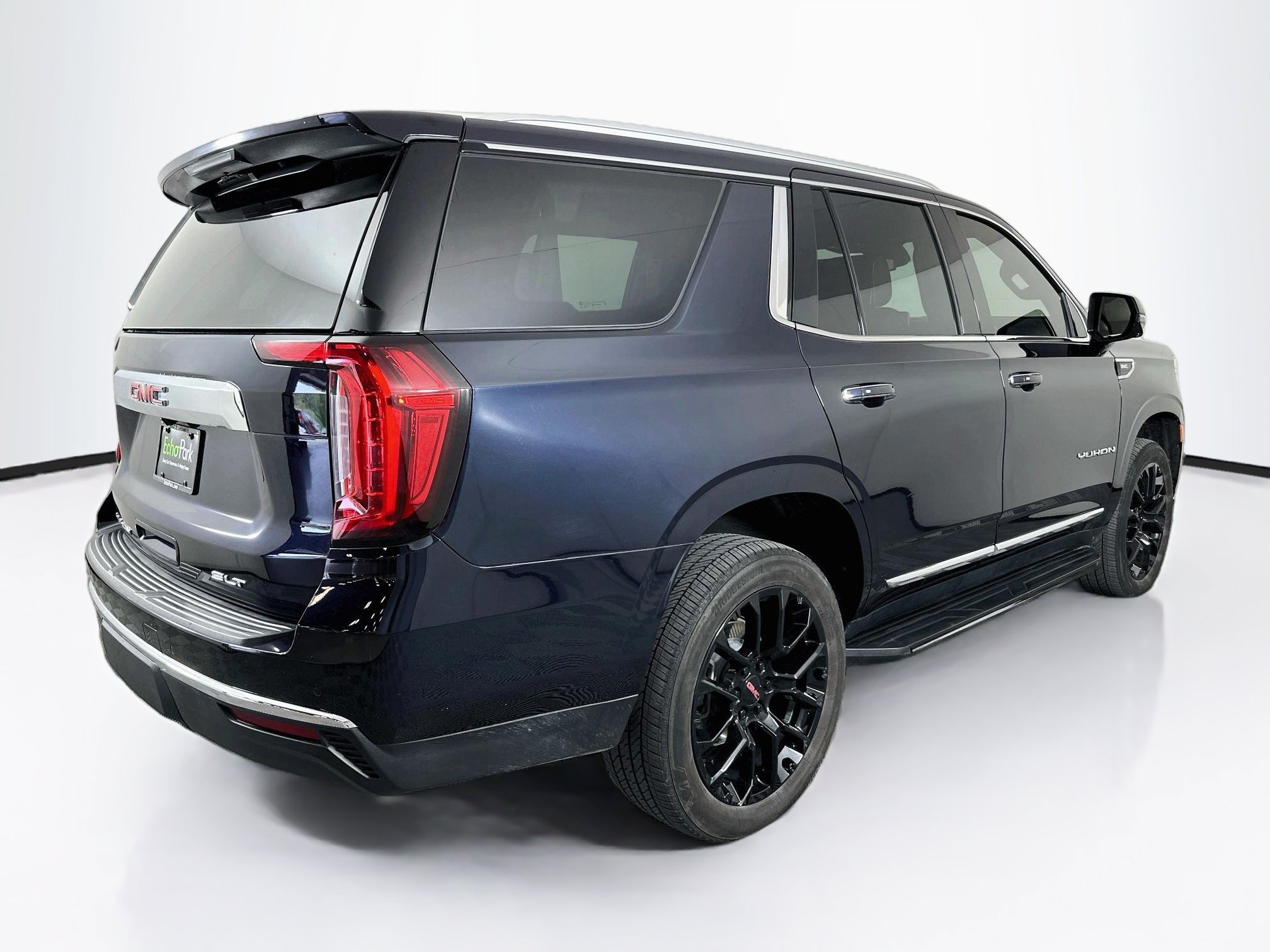 Used 2024 GMC Yukon SLT w/ SLT Premium Package AWD/4WD image 9