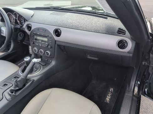 Used 2011 MAZDA MX-5 Miata Grand Touring RWD image 32