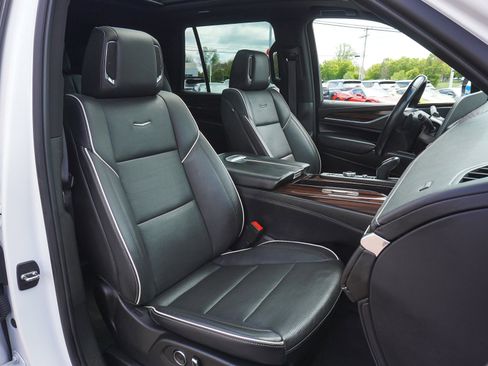 Used 2023 Cadillac Escalade Premium Luxury AWD/4WD image 46