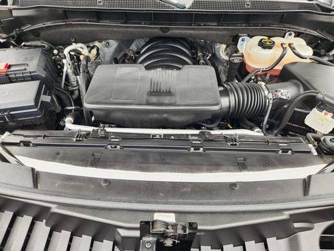 Used 2024 Chevrolet Suburban Z71 w/ Luxury Package image 32