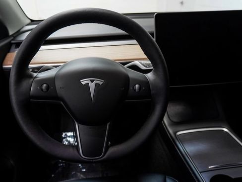 Used 2022 Tesla Model Y Long Range AWD/4WD image 13