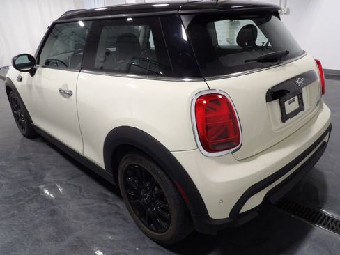 Used 2022 MINI Cooper 2-Door Hardtop image 5