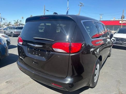 Used 2020 Chrysler Voyager L FWD image 5