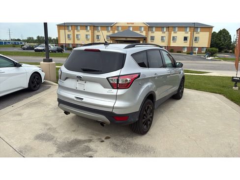 Used 2018 Ford Escape SE w/ SE Sync 3 Package FWD image 5
