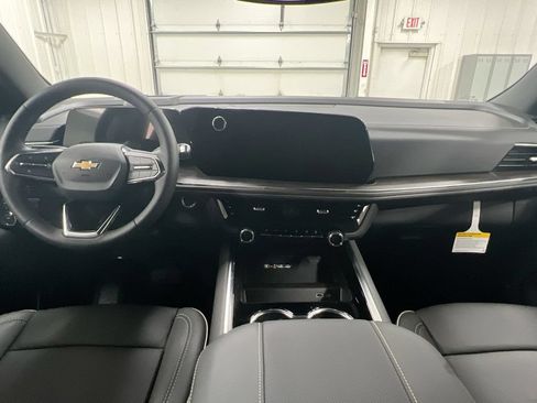 Used 2025 Chevrolet Tahoe Premier AWD/4WD image 10