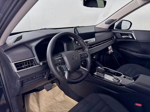 New 2026 Mitsubishi Outlander SE FWD image 9