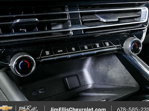 Used 2025 Chevrolet Traverse LT image 16